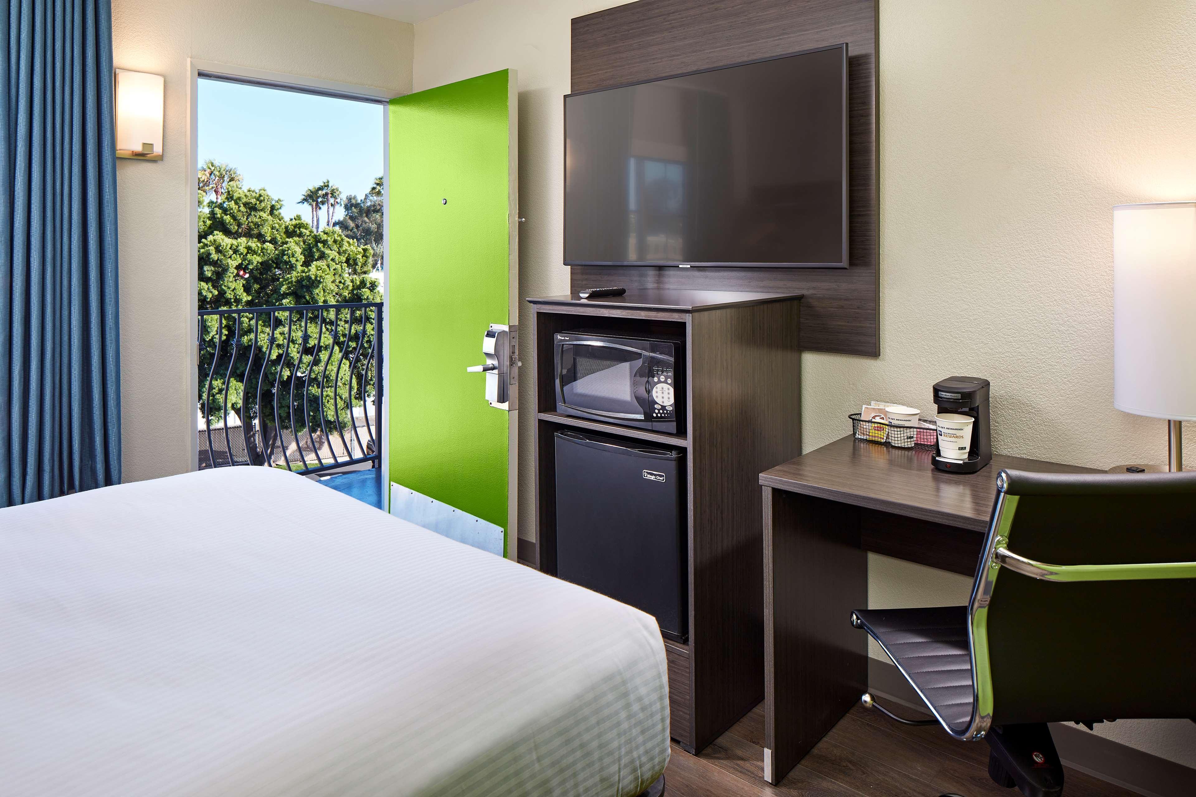 Surestay By Western Pacific Hotel