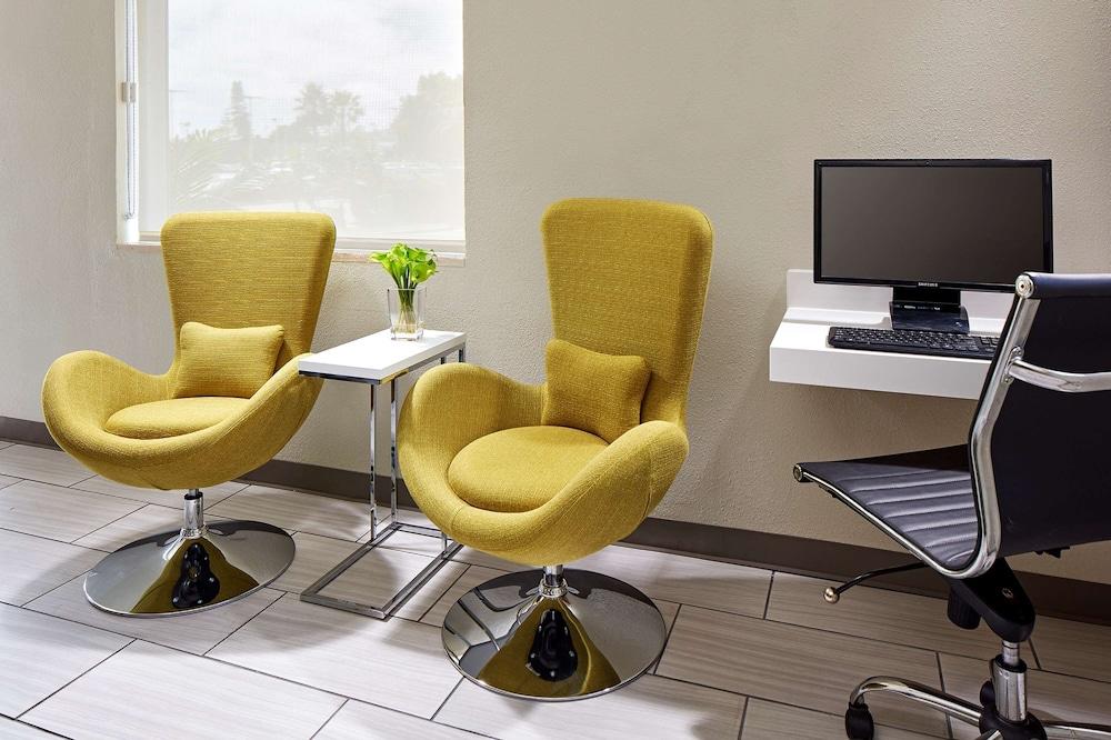 Hotel Surestay By Western Pacific 2*
