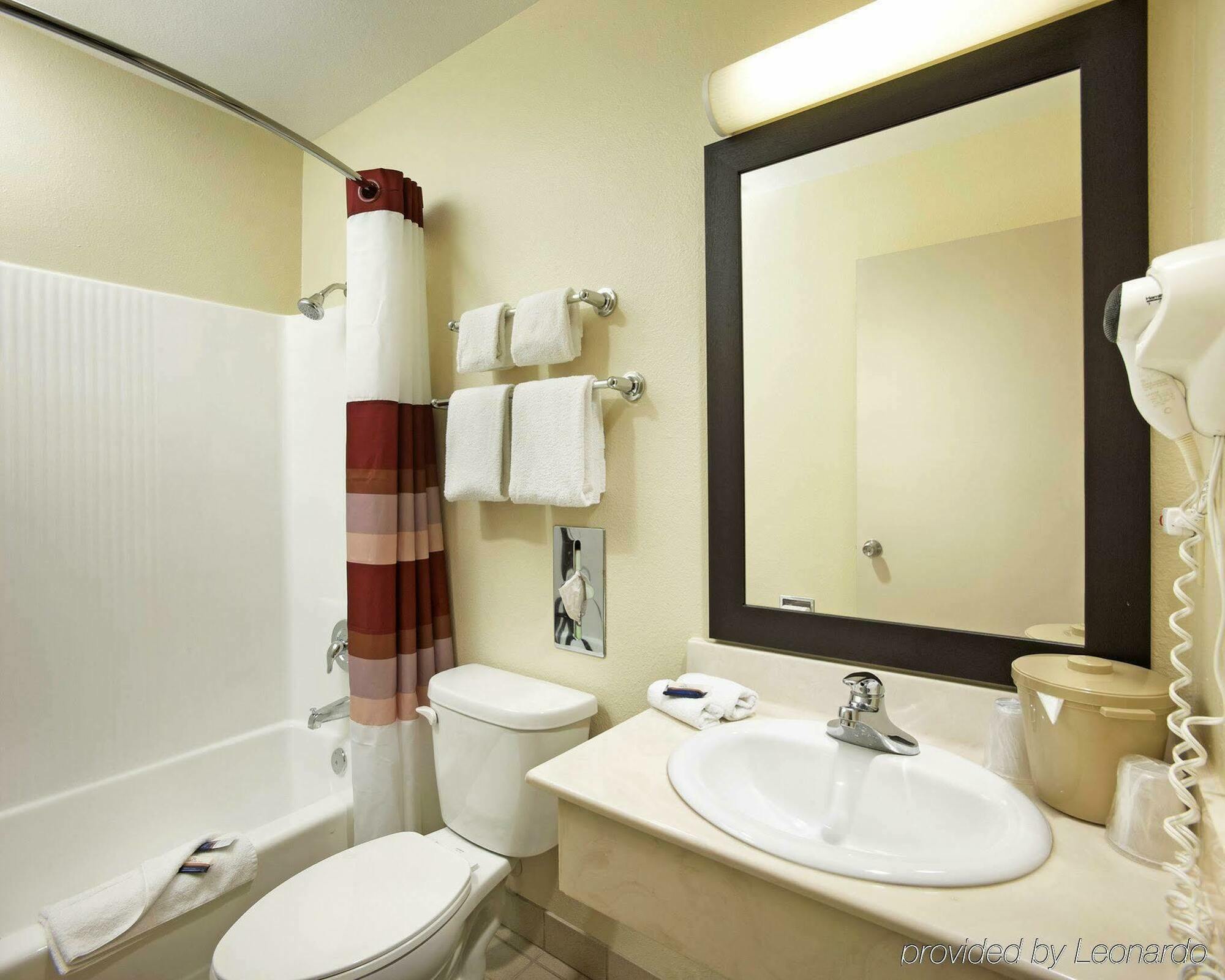Surestay By Western Pacific Hotel